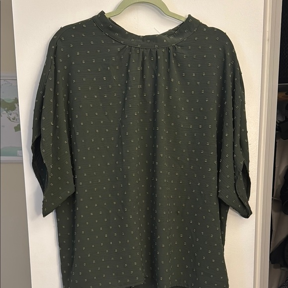 Elegant Green Women's Top - Picture 3 of 3